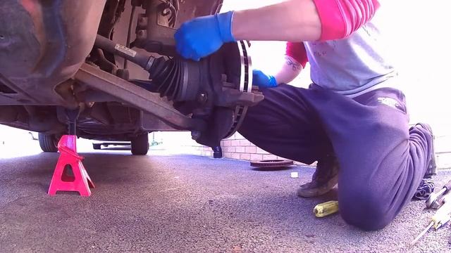 @marshall_t5 - CHANGING FRONT BRAKE DISC AND PADS ON VW T5 смотреть онлайн