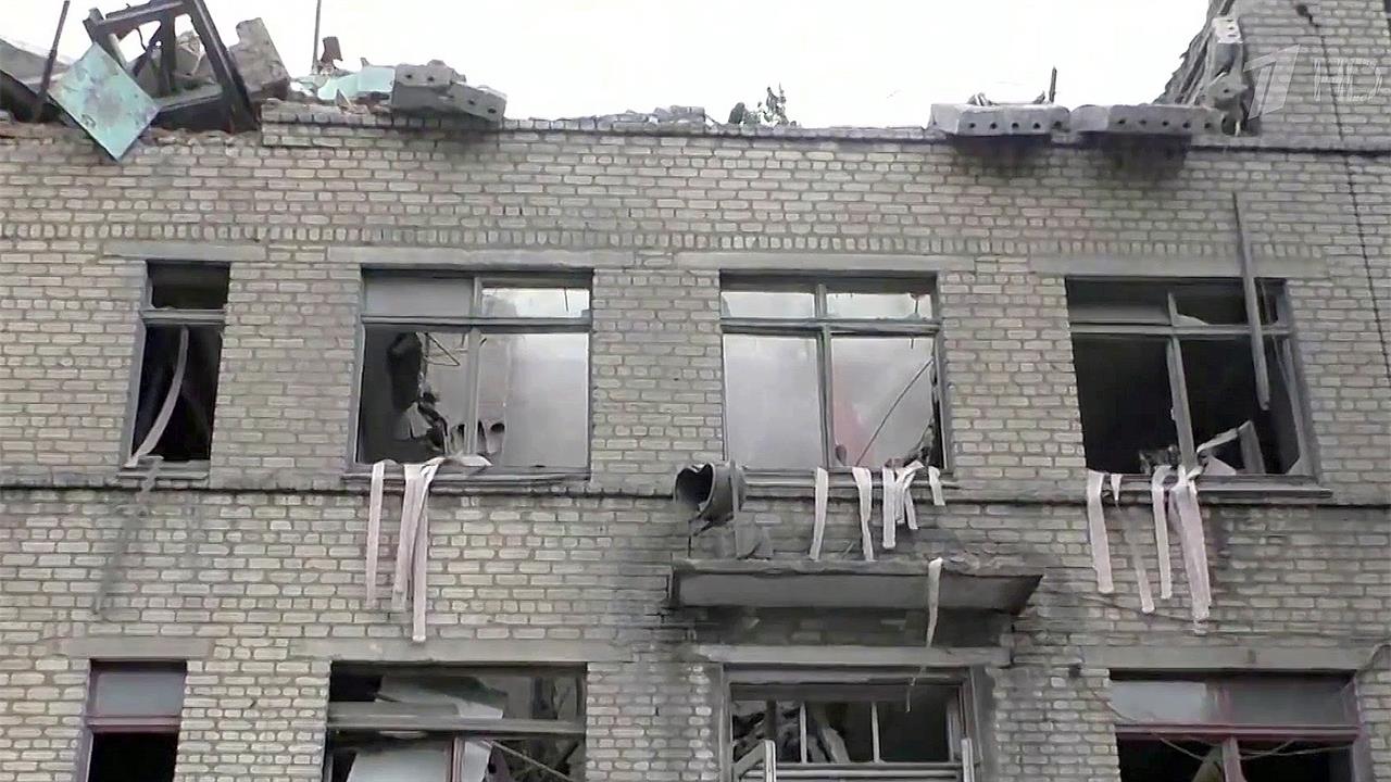 Украинские националисты продолжают обстреливать мирные города Донбасса