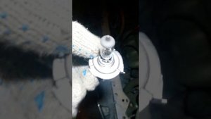 Вставляем лампочку в фару опель астра j