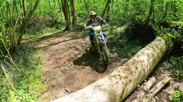 WRF літає на Пирогах. Yamaha,Beta,Husqvarna смотреть онлайн