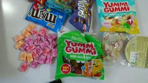 Идея подарка из конфет . Сладкая помощь или вкусная аптечка.