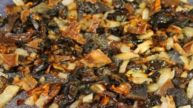 Свекольный салат с грибами и чесноком
