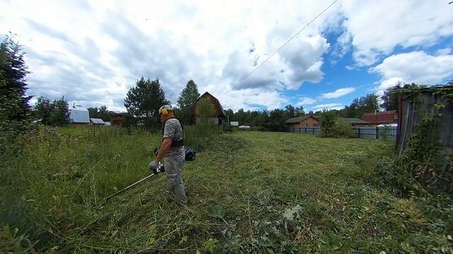 Покос травы на дачном участке. Бензокоса Hundai z525. смотреть онлайн