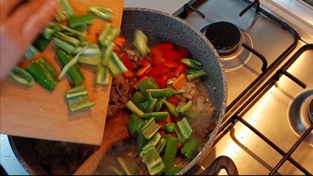 Картошка с мясом по-домашнему. Очень вкусное, сытное блюдо. Тушеная картошка с мясом.