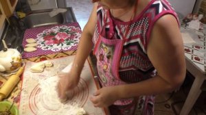 Прополола Морковь керосином, женщина в частном доме