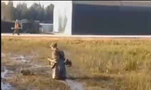 СМЕШНЫЕ МОМЕНТЫ В АРМИИ???.Попробуй незасмейся ??