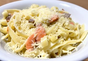 Сочная паста с соленой рыбкой! Очень быстрый рецепт!