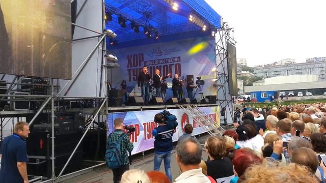 Уличные музыканты Владивостока Хор Турецкого Смуглянка