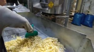 Как делают попкорн в в промышленном обьеме.  Очень много попкорна.