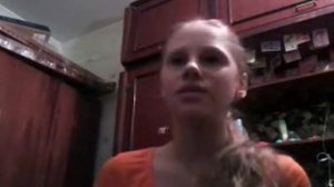 девочка поёт песню розы.mp4