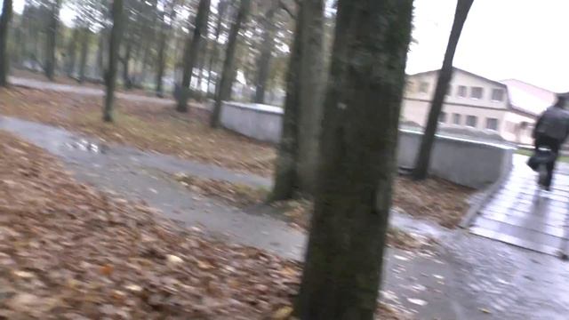 на велосипеде пророк сам бой катается по осеннему парку смотреть онлайн