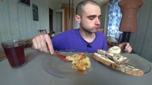 МУКБАНГ АСМР КАША ПШЕННАЯ С СОСИСКАМИ / ЯЙЦО ВАРЕНОЕ/ БУТЕРБРОДЫ С МАСЛОМ/ EATING ASMR Mukbang #735
