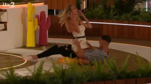 A game of dares spices things up with the Islanders! ❤️🔥 | Love Island 2022