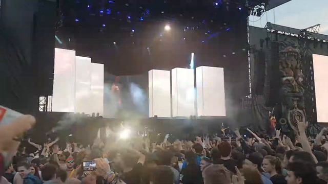 Avenged Sevenfold- Afterlife live at Download 18 (08/06/18) смотреть онлайн