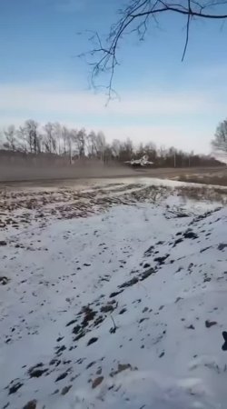 Миг 29 Словакии осваивает  украинские дороги ,где-то на Донбассе