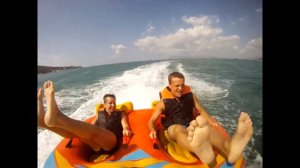 Катание на таблетке в море