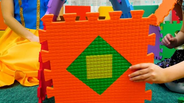 Собачкам негде жить? Построим домики для игрушек! Развивающие игры для детей смотреть онлайн