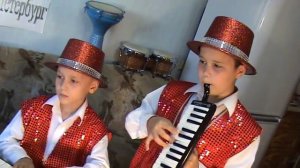 АЛЕКСЕЕВЫ  Маленькая страна Мелодика СИНТЕЗАТОР