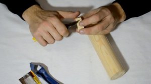 Как убрать скол на деревянной лестнице