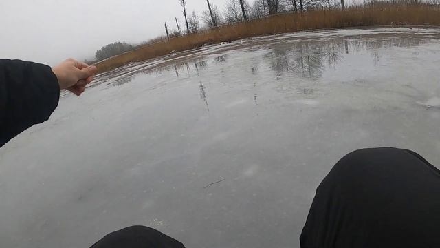 Pirmasis ledas ir lydekų žvejyba skrituliais ant gyvos žuvelės смотреть онлайн