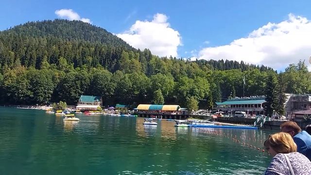 Озеро Рица в Абхазии. Обзор с главной смотровой площадки