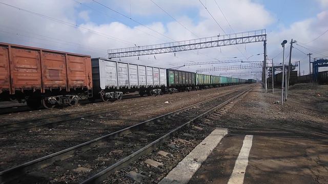 "Новомихайловская" Отправление порожняка под тягой ТЭМ14 на 14 км смотреть онлайн