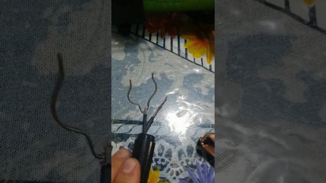 Где плюс а где минус. Насос для авто переделываем провода с прикуривателя на прямую к аккамулятору. смотреть онлайн