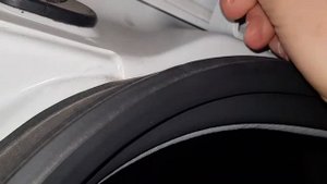 KIA Soul что-то дребезжит в пятой двери на неровностях. Нашёл что.