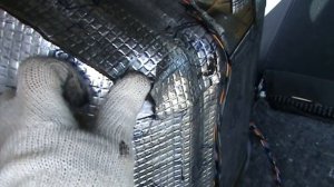 Арки задних колёс, виброизоляция на Гранте.