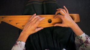 Учимся играть на кантеле. Урок 8: наигрыш "Kakkuri", пятиструнное кантеле