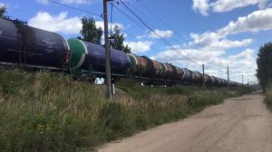 Тепловоз 2ТЭ116 - 876 с грузовыми вагонами.