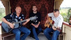 Песня под гитару "А белый белый лебедь на пруду..." в исполнении Чеслава и Саши!?
