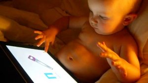 1 год и 8 месяцев ребёнок и Ipad.AVI