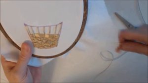 Вышивка лентами корзины How to embroider ribbons basket 如何绣带篮子里。