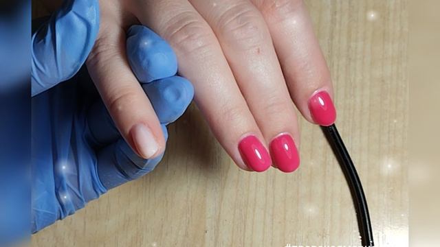 Подводим красный гель лак ближе к кутикуле кистью🎉♥💅#маникюр#правскаямария#nails