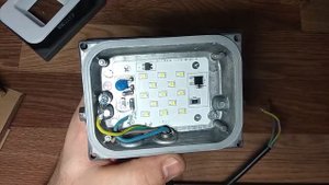 Прожектор Wolta 10W. Обзор. Убираем мерцание