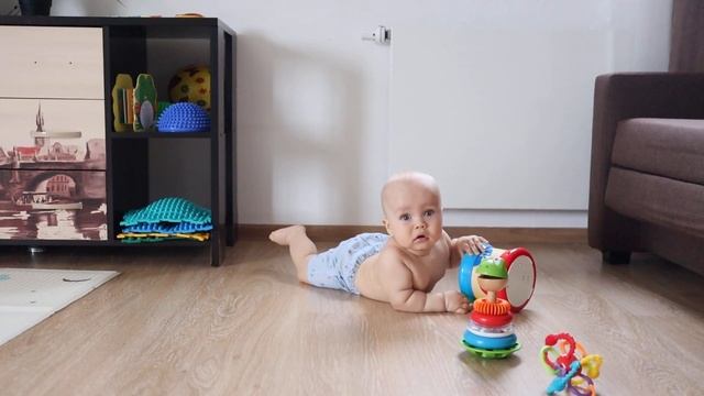 20.11.21?Наш малыш Роб пополз на четвереньках первый раз в 9 месяцев!?Baby is crawling ? смотреть онлайн