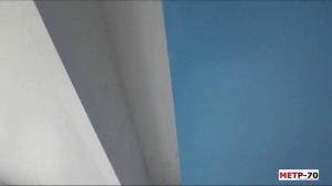 Двухуровневый натяжной потолок с подсветкой для штор