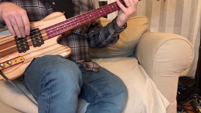 Short Scale Fretless Ambrosia Maple & Purple Heart смотреть онлайн