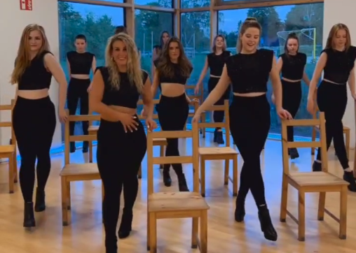 Девушки зажигательно профессионально танцуют смотреть онлайн