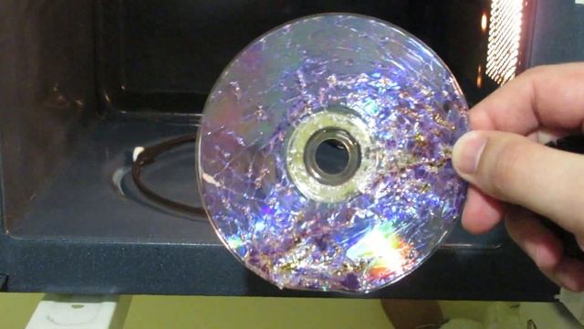 DVD диск в микроволновке ? Опыты и эксперименты ➄ смотреть онлайн