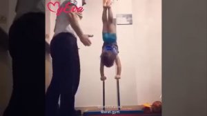 Девочка делает заднее сальто это класс! Такого ещё никто никогда не видел