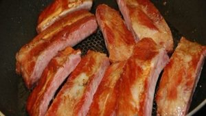 Тушеные копченые ребрышки