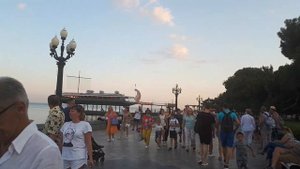 Крым Ялта летняя Набережная Ялты в июле.Так много  разных исполнителей музыки на НАБЕРЕЖНОЙ.КРЫМ202