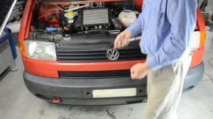 Opening the grille of a VW T4 transporter