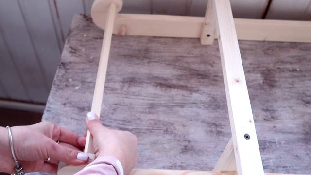 DIY САНИ ПОД ЁЛКУ ? КАК УКРАСИТЬ НИЗ ЁЛКИ ? ДЕКОРАТИВНЫЕ САНИ СВОИМИ РУКАМИ смотреть онлайн