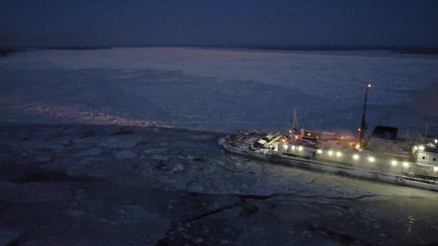 Icebreaker near Yakutsk смотреть онлайн