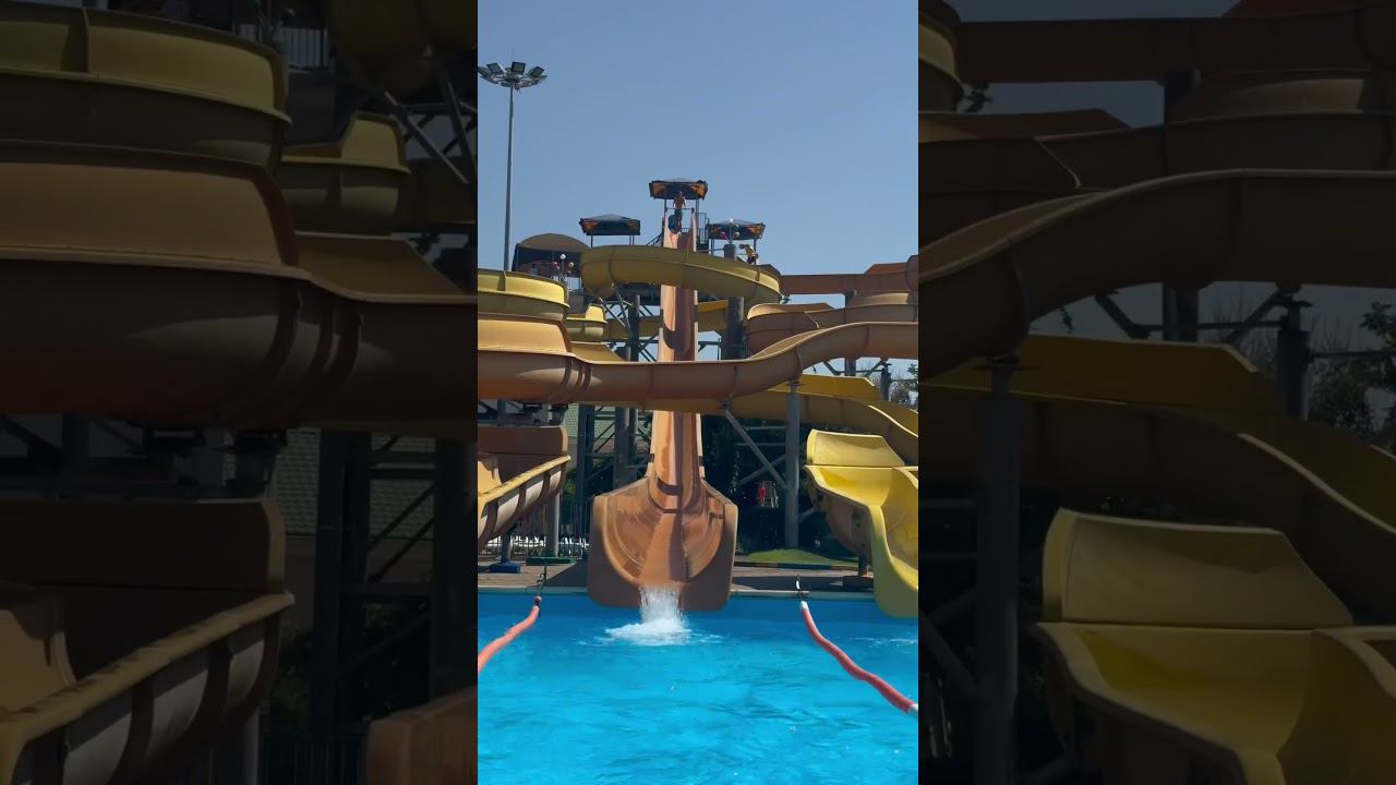 С брызгами вниз на водной горке #робинзоннакубани смотреть онлайн