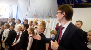 Некогда стареть учителям исполняет Иванов Арсений и сводный хор начальной школы