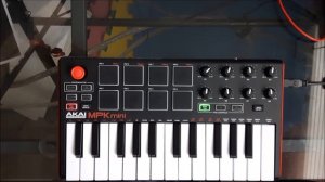 Akai Professional MPK Mini MK2 ± Live Loop # 64 ± DVRS
